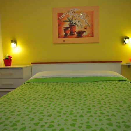 Tri Palme Apartman Prvic Sepurine Kültér fotó