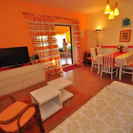 Tri Palme Apartman Prvic Sepurine Kültér fotó