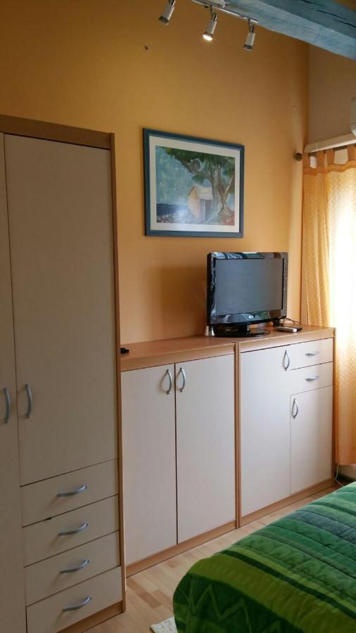 Tri Palme Apartman Prvic Sepurine Kültér fotó