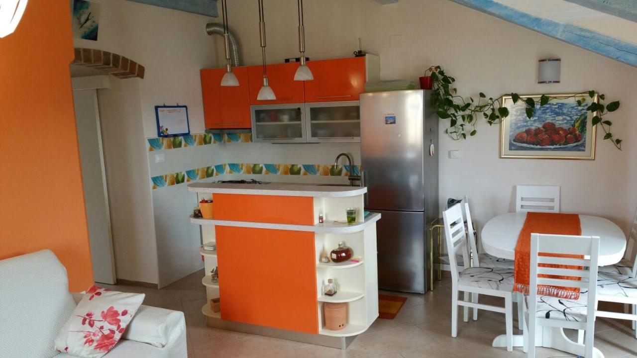 Tri Palme Apartman Prvic Sepurine Kültér fotó