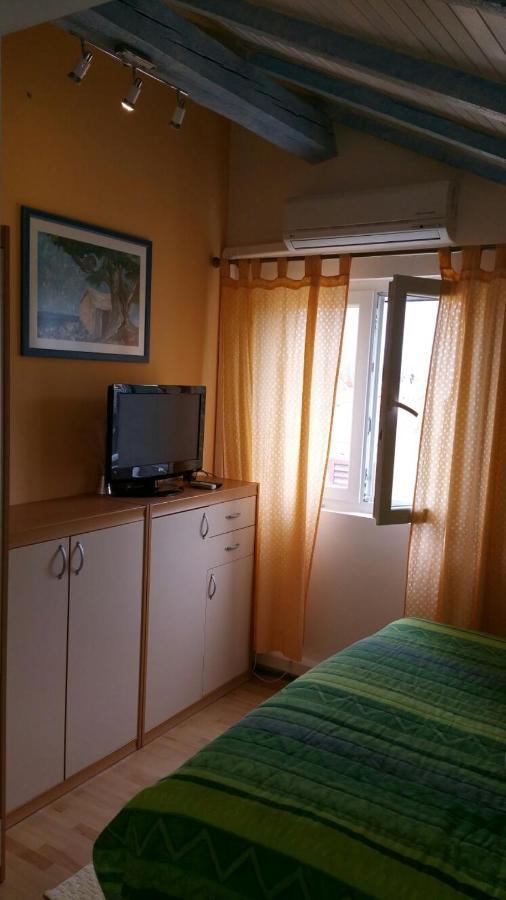 Tri Palme Apartman Prvic Sepurine Kültér fotó