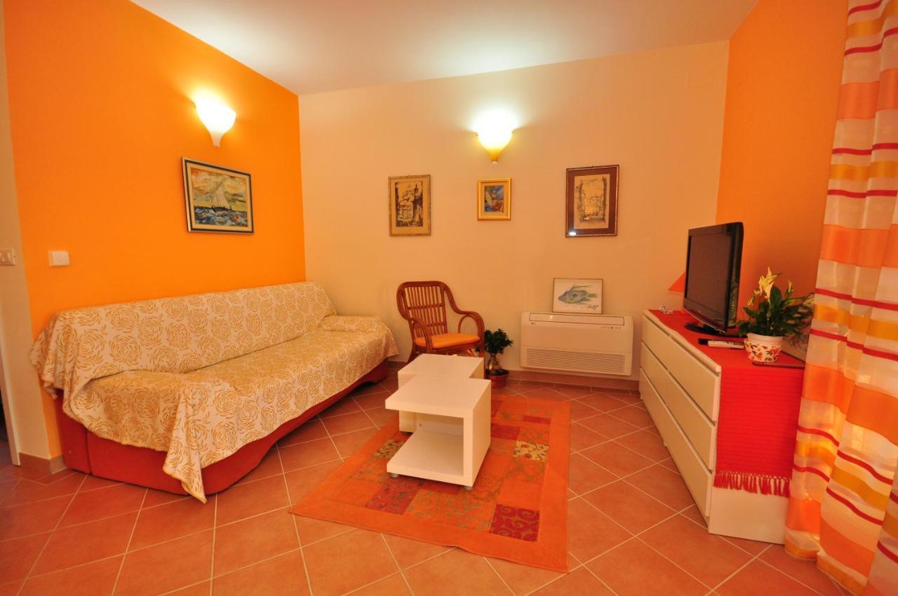 Tri Palme Apartman Prvic Sepurine Kültér fotó