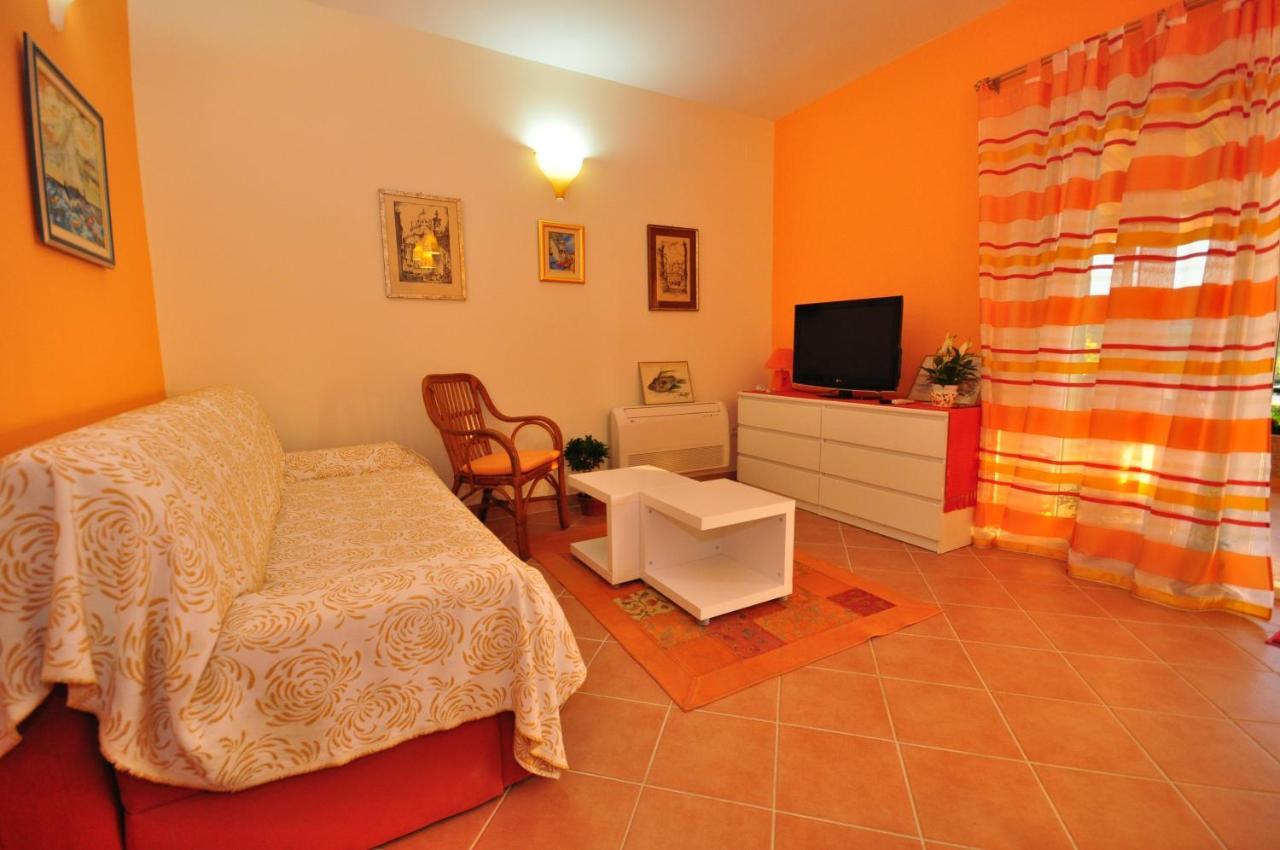 Tri Palme Apartman Prvic Sepurine Kültér fotó